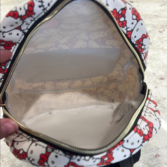 Hello Kitty White and Red Backpack - Picture 6 of 6